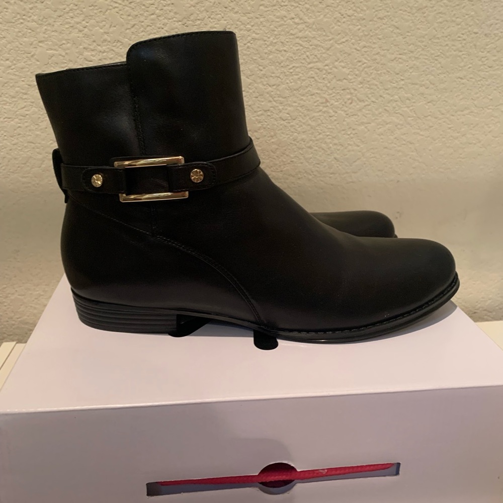 Isaac Mizrahi Live Tinker Boots Black Leather